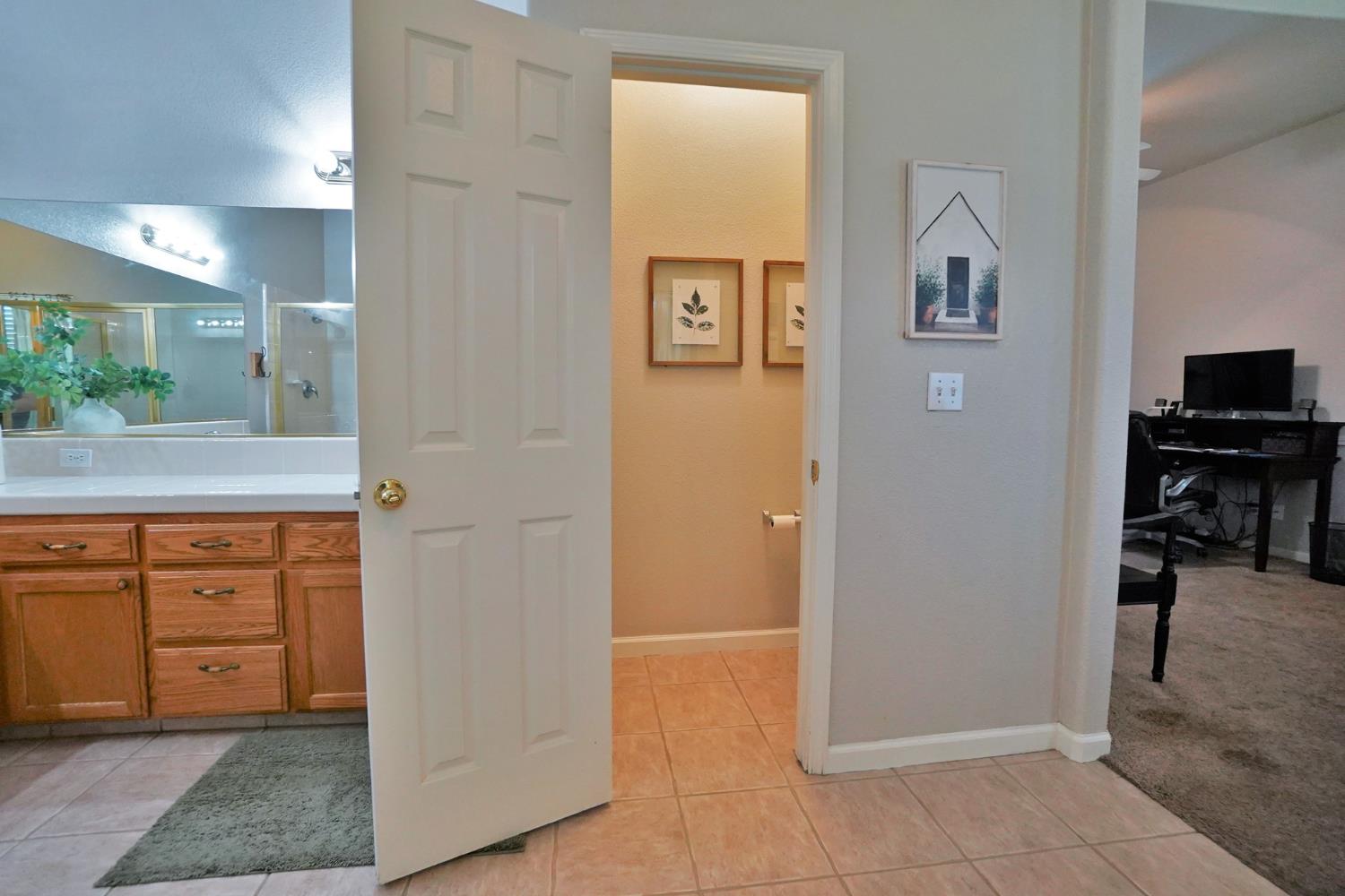 1059 W Julia Way, Hanford, CA 93230