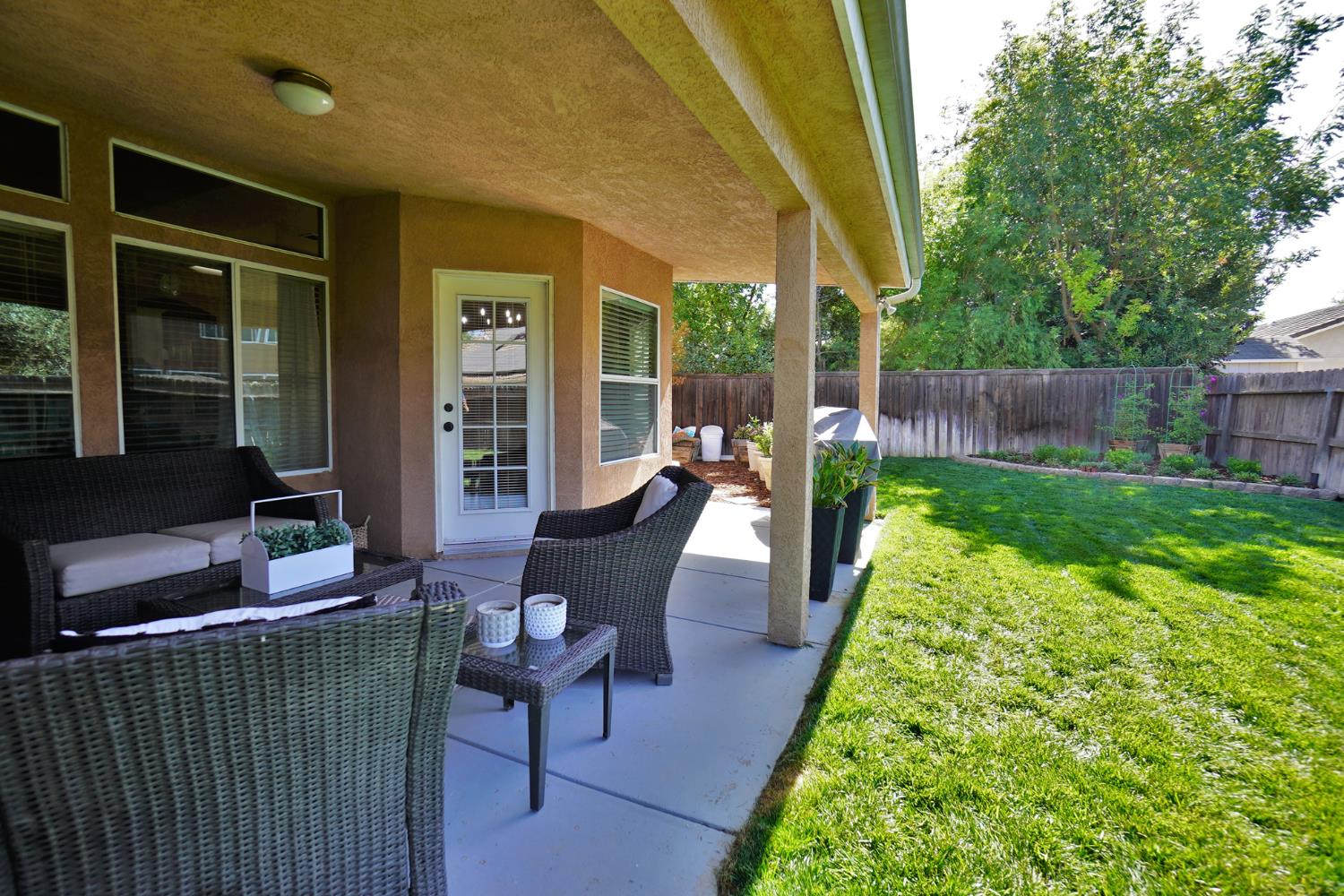 1059 W Julia Way, Hanford, CA 93230