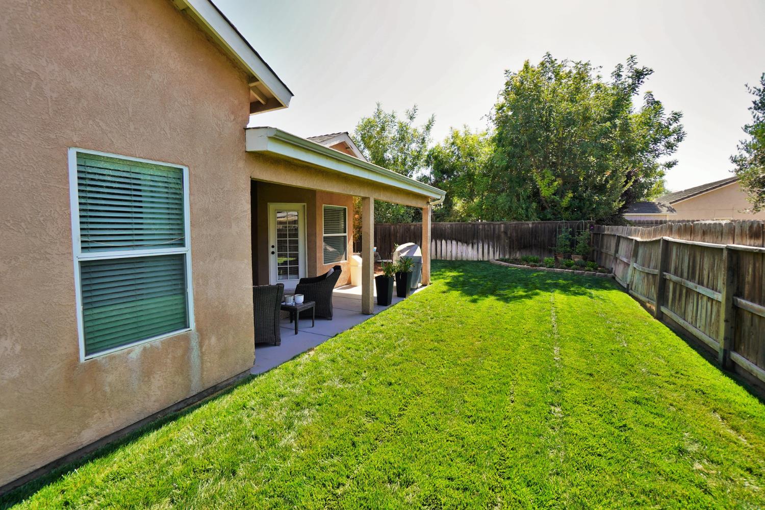 1059 W Julia Way, Hanford, CA 93230