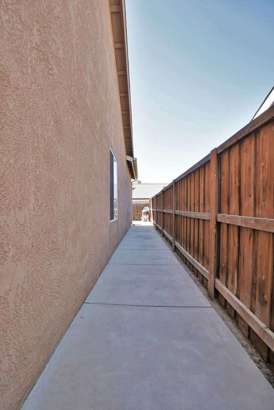 1059 W Julia Way, Hanford, CA 93230