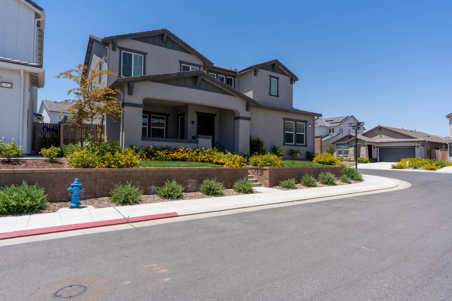253 Peters Ln S, Madera, CA 93636