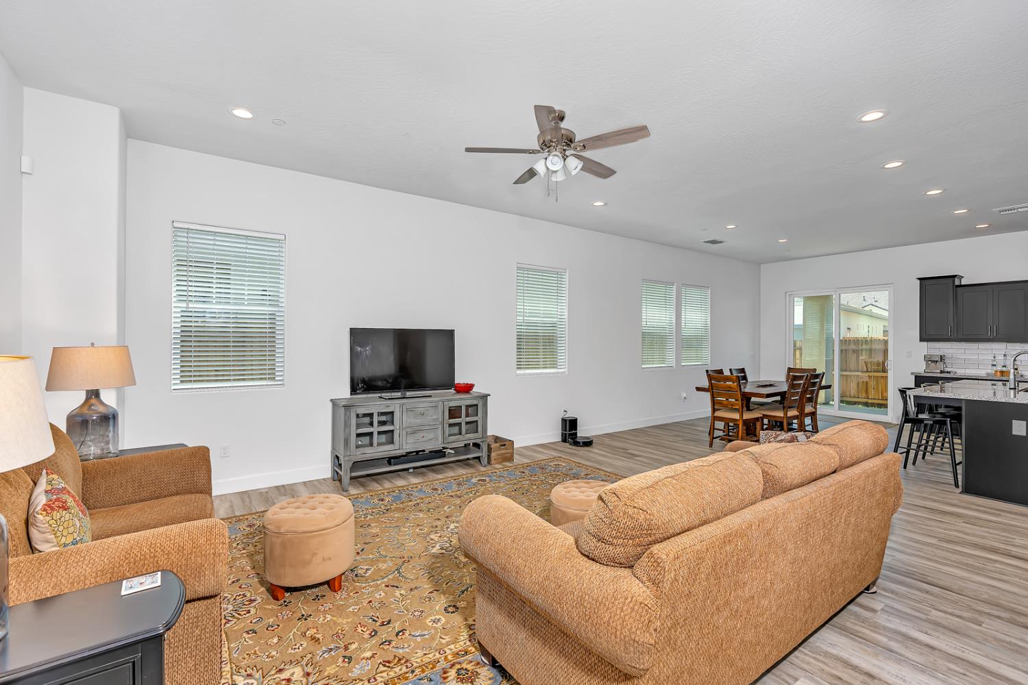 253 Peters Ln S, Madera, CA 93636