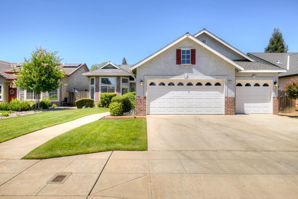 2671 Rall Ave, Clovis, CA 93611
