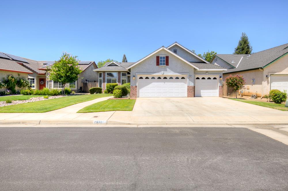 2671 Rall Ave, Clovis, CA 93611