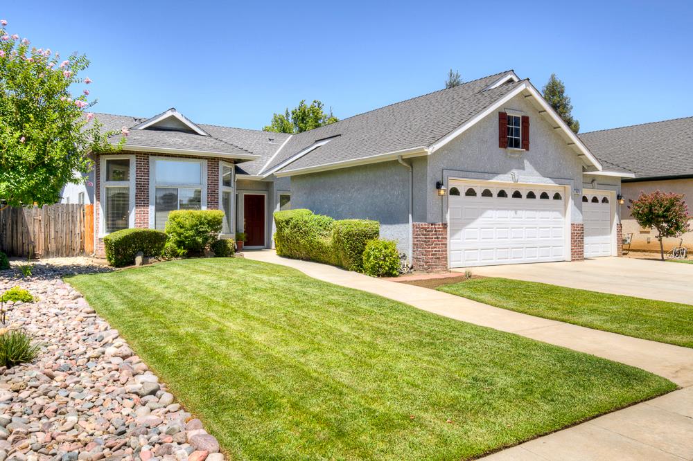 2671 Rall Ave, Clovis, CA 93611