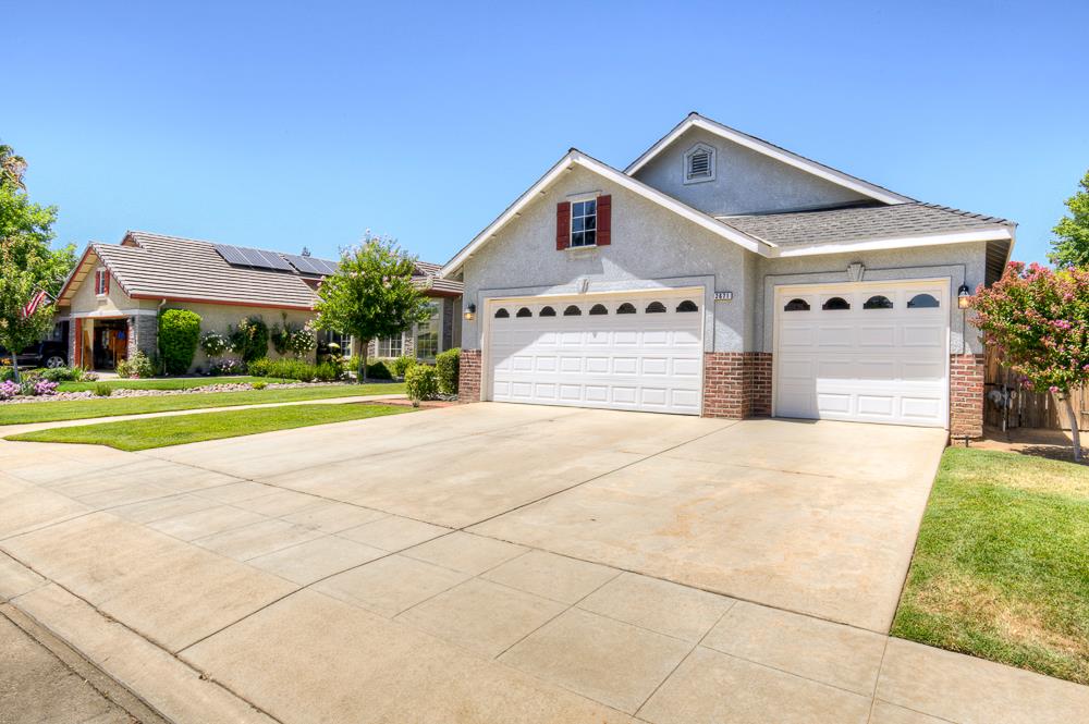 2671 Rall Ave, Clovis, CA 93611