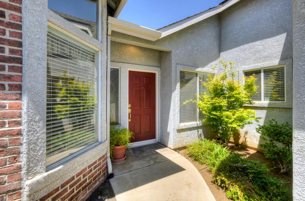 2671 Rall Ave, Clovis, CA 93611