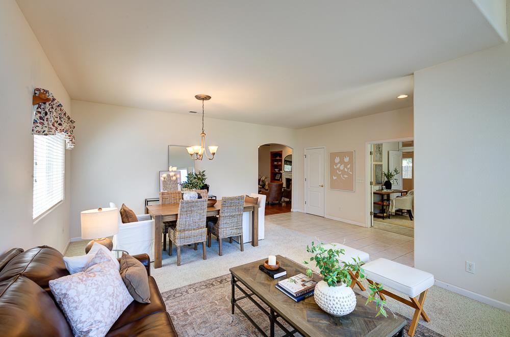 2671 Rall Ave, Clovis, CA 93611