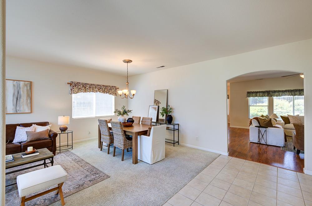2671 Rall Ave, Clovis, CA 93611