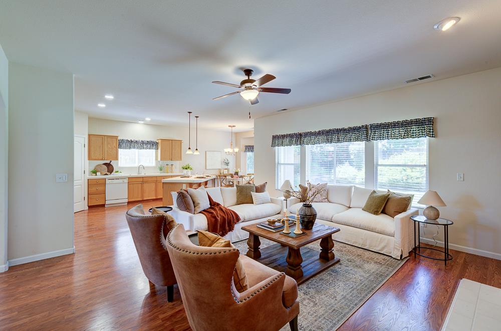 2671 Rall Ave, Clovis, CA 93611