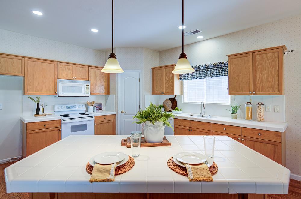 2671 Rall Ave, Clovis, CA 93611