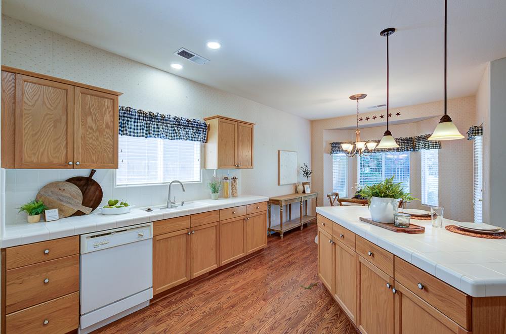 2671 Rall Ave, Clovis, CA 93611