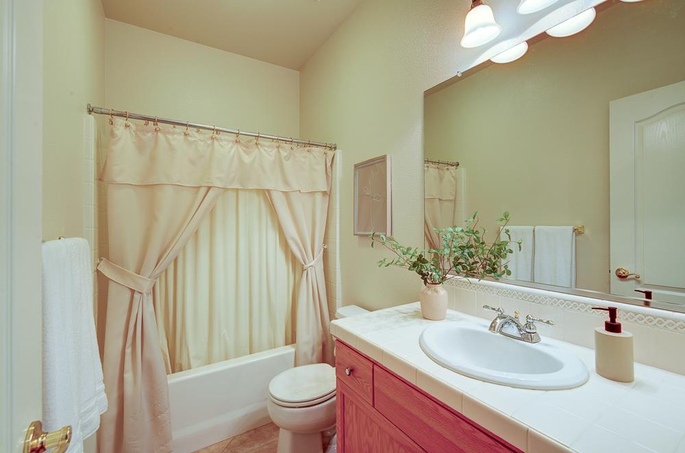 2671 Rall Ave, Clovis, CA 93611