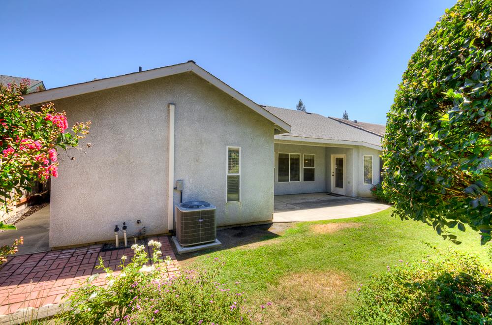 2671 Rall Ave, Clovis, CA 93611