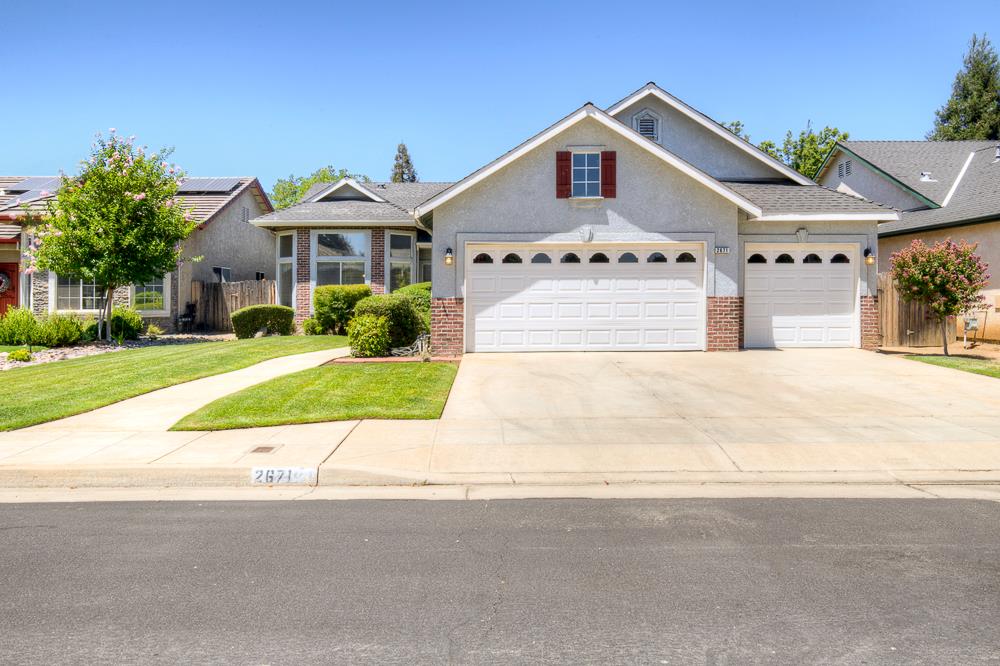 2671 Rall Ave, Clovis, CA 93611