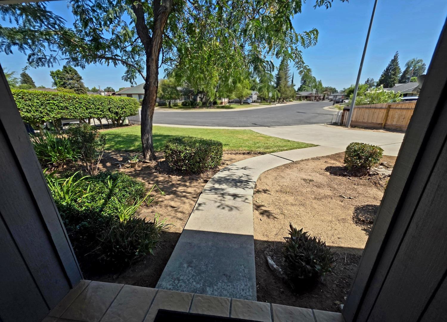 2214 Holt Ave, Sanger, CA 93657