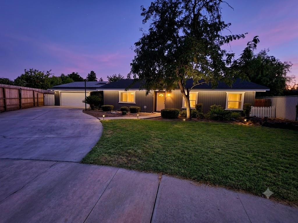 2214 Holt Ave, Sanger, CA 93657