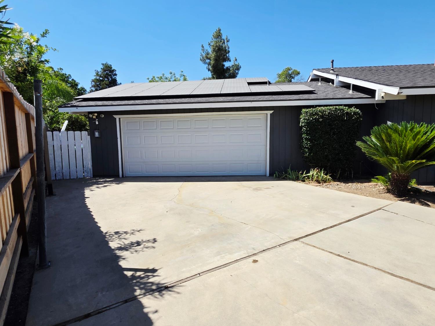 2214 Holt Ave, Sanger, CA 93657