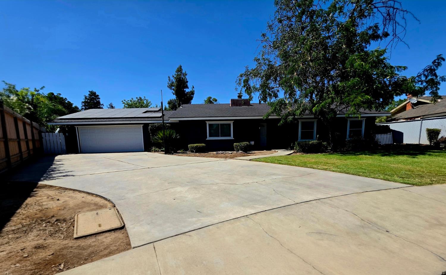 2214 Holt Ave, Sanger, CA 93657