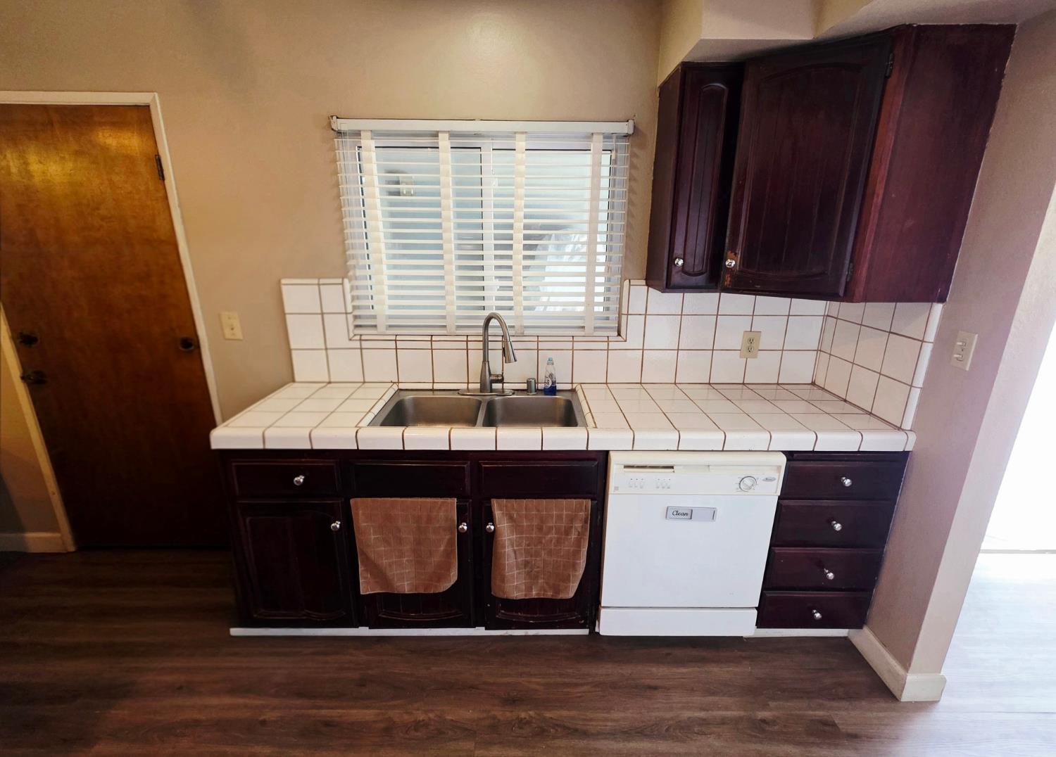 2214 Holt Ave, Sanger, CA 93657