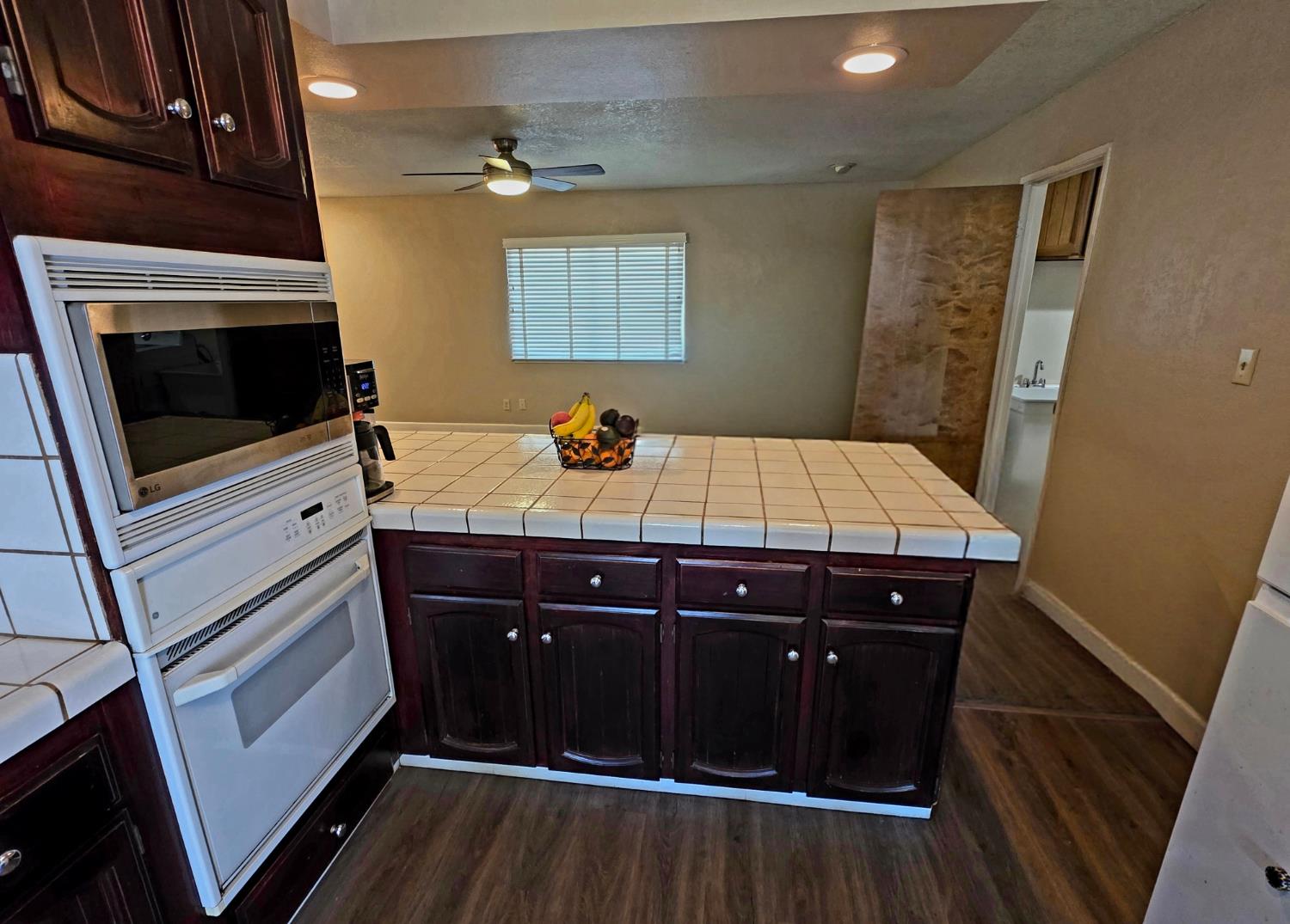 2214 Holt Ave, Sanger, CA 93657