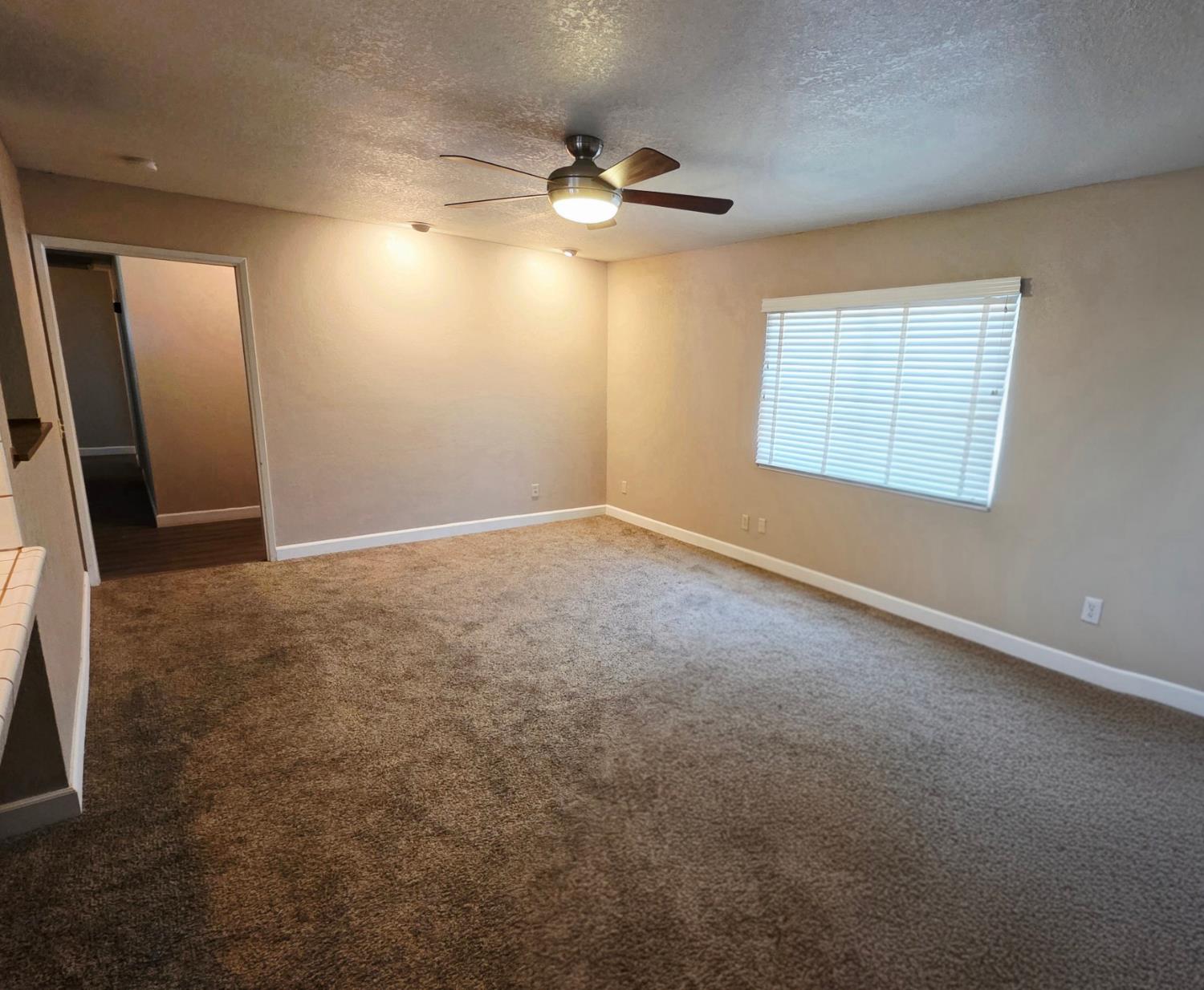 2214 Holt Ave, Sanger, CA 93657