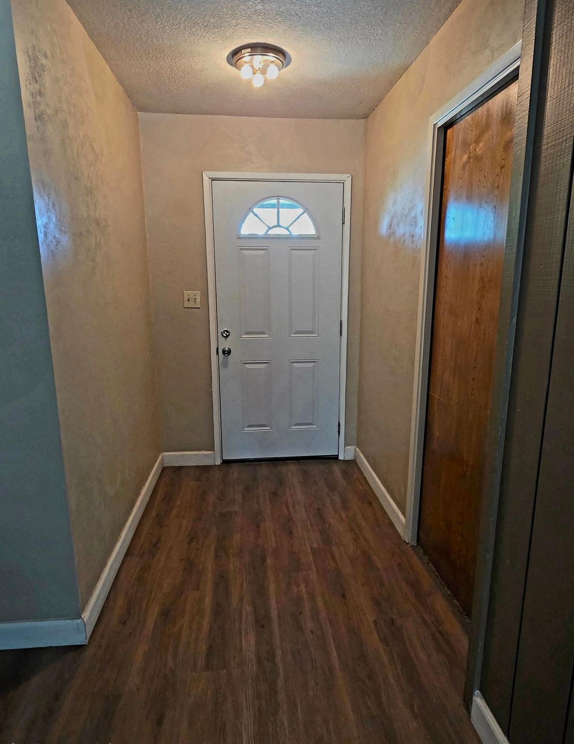 2214 Holt Ave, Sanger, CA 93657