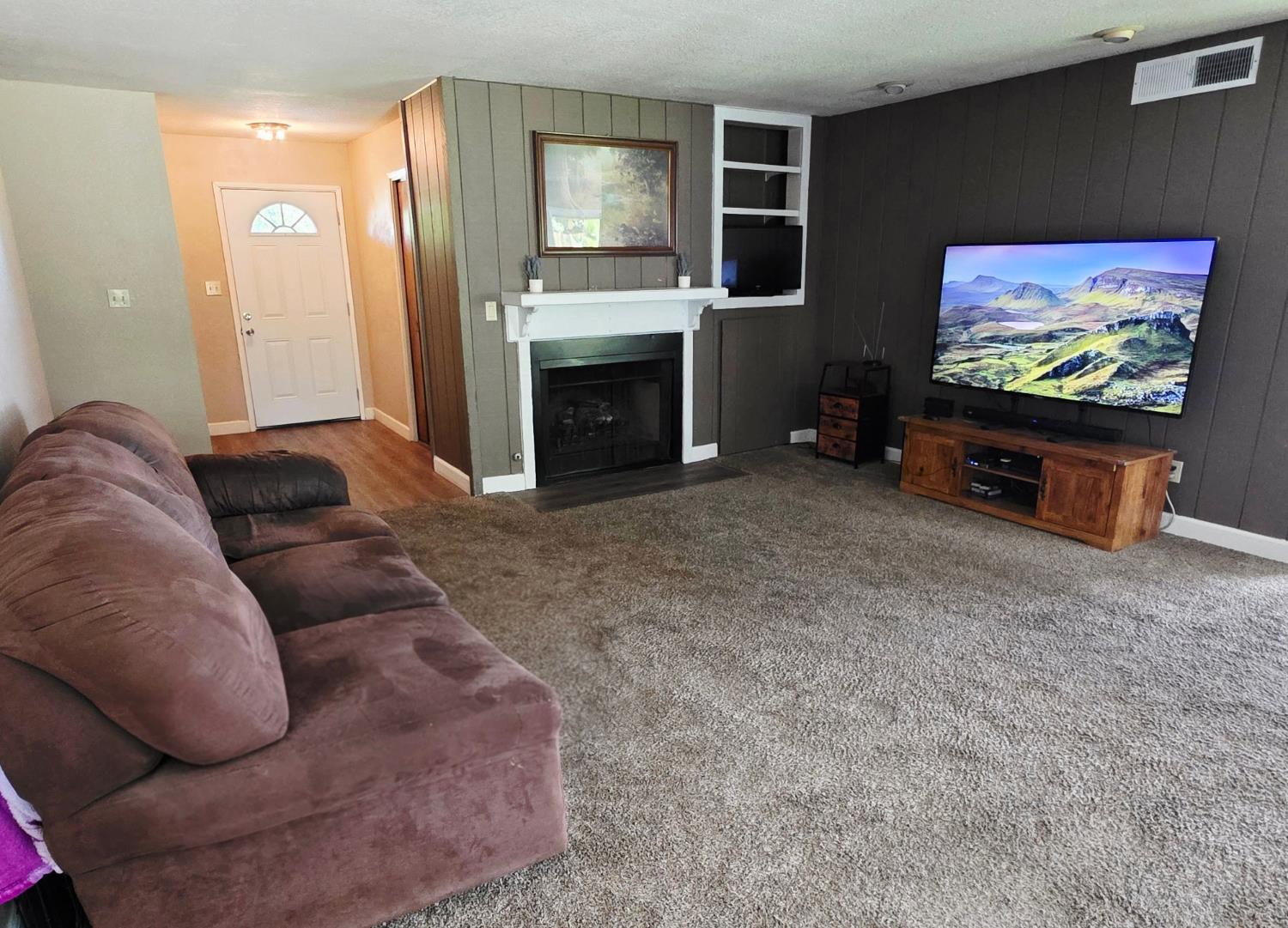 2214 Holt Ave, Sanger, CA 93657
