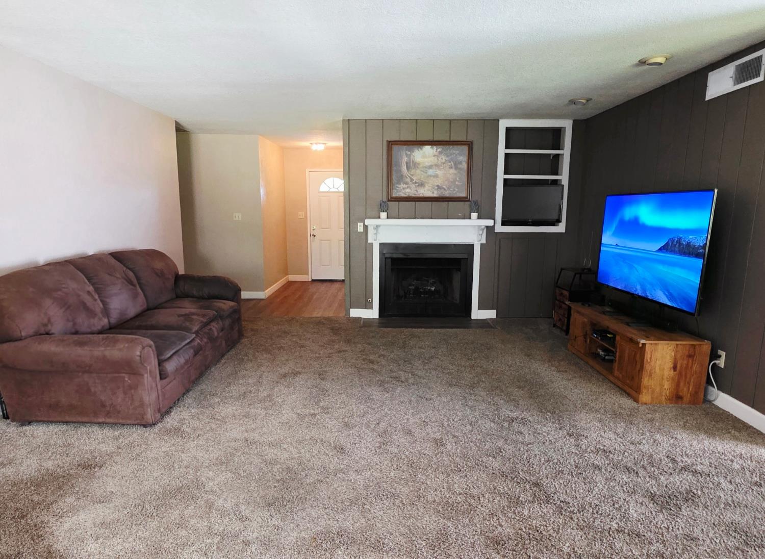 2214 Holt Ave, Sanger, CA 93657
