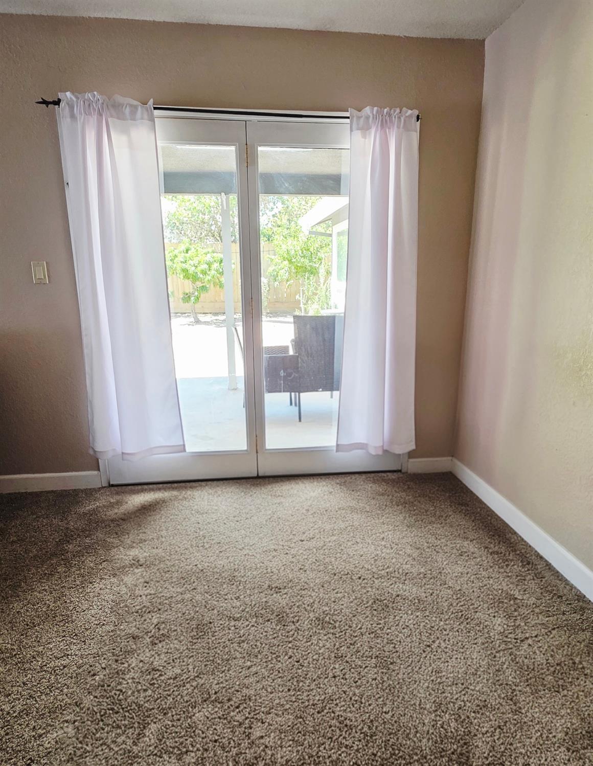 2214 Holt Ave, Sanger, CA 93657