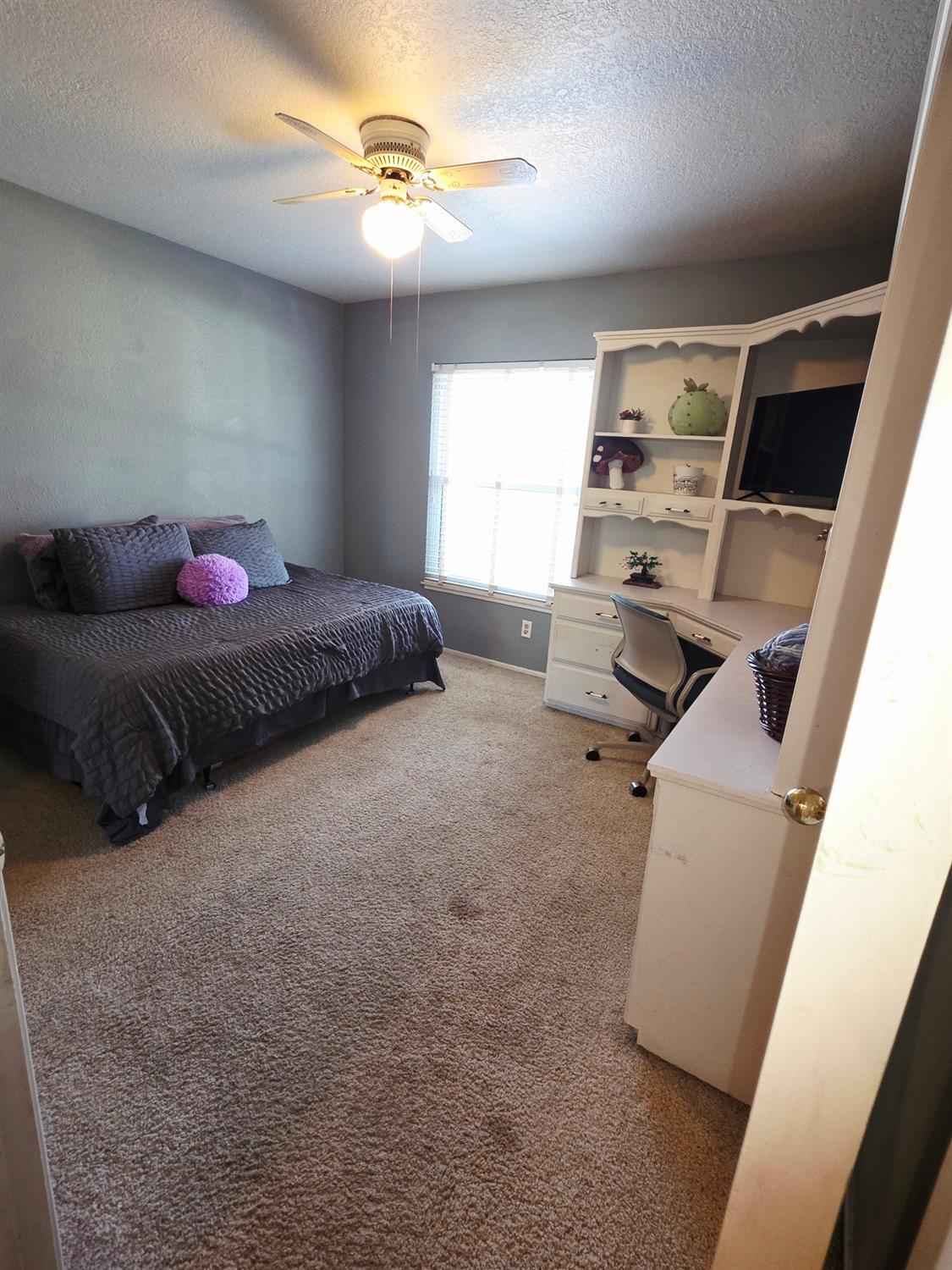 2214 Holt Ave, Sanger, CA 93657