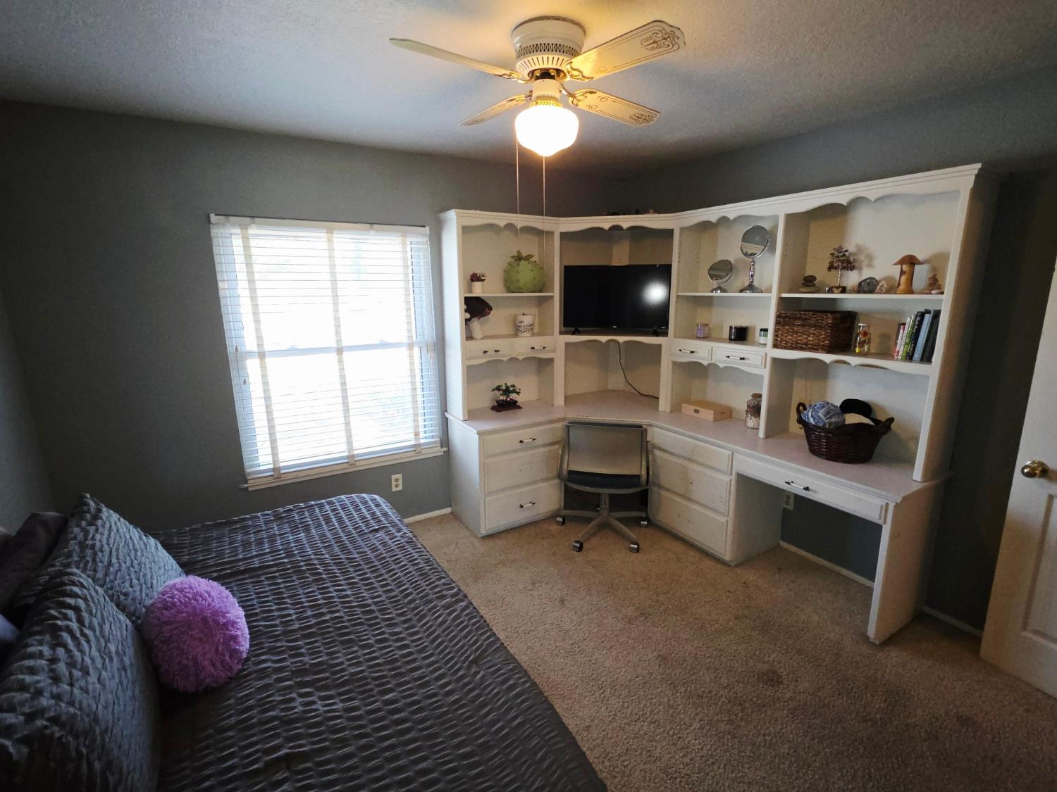 2214 Holt Ave, Sanger, CA 93657