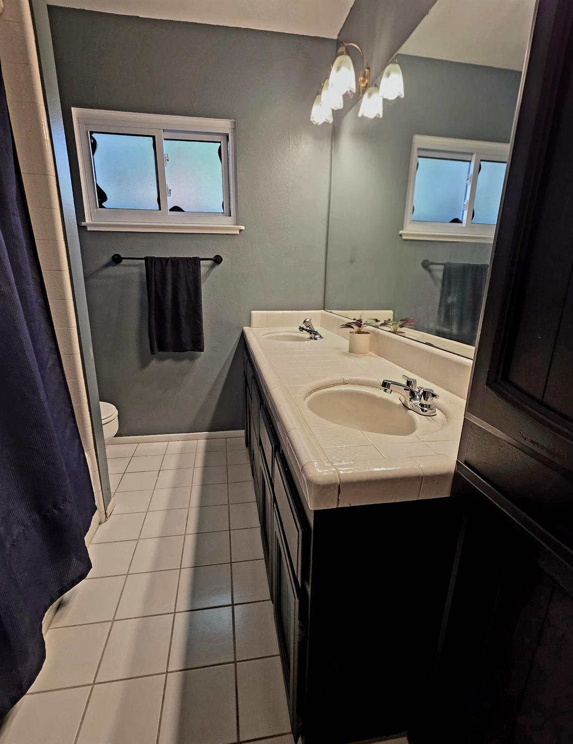 2214 Holt Ave, Sanger, CA 93657