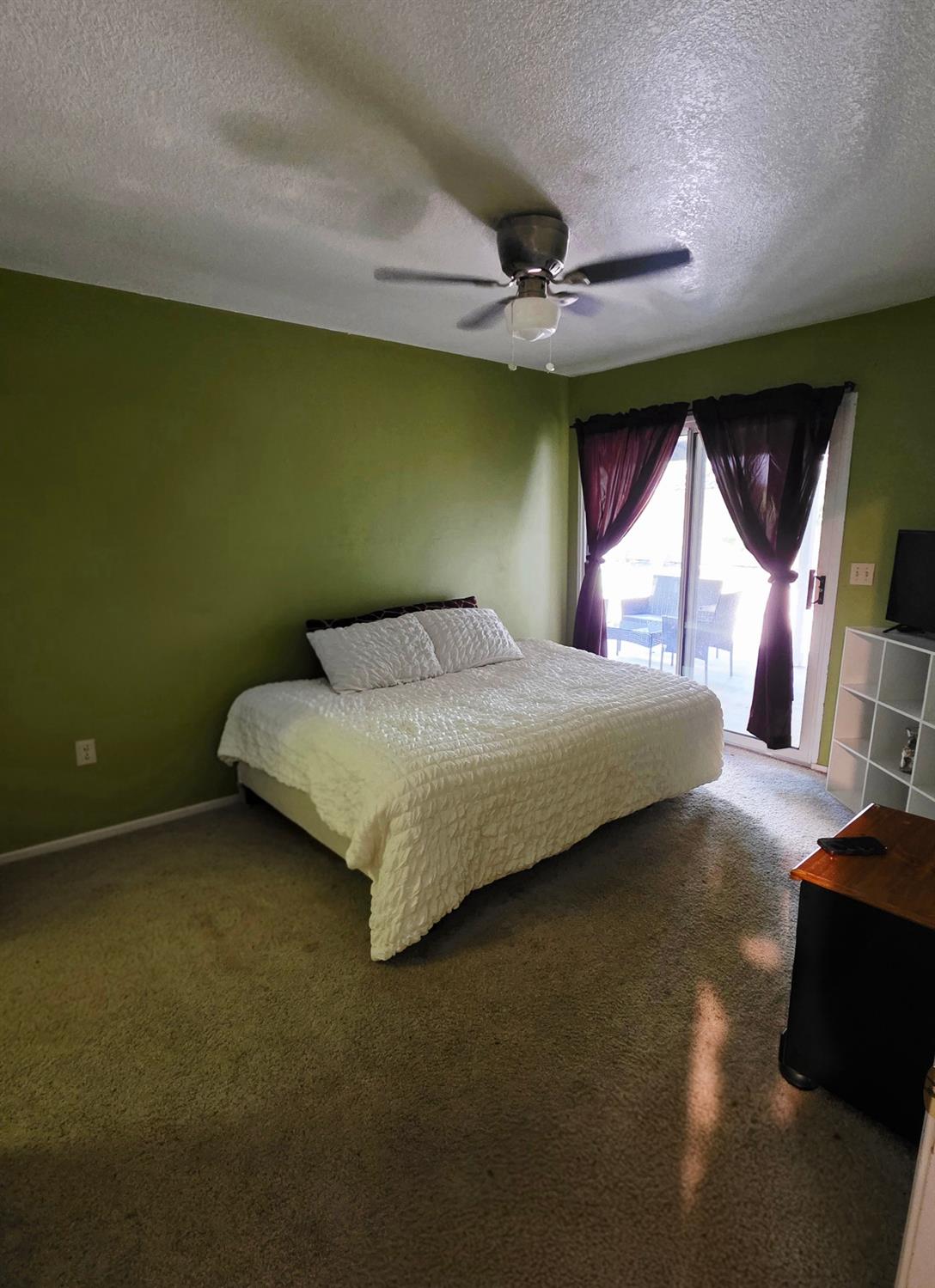 2214 Holt Ave, Sanger, CA 93657