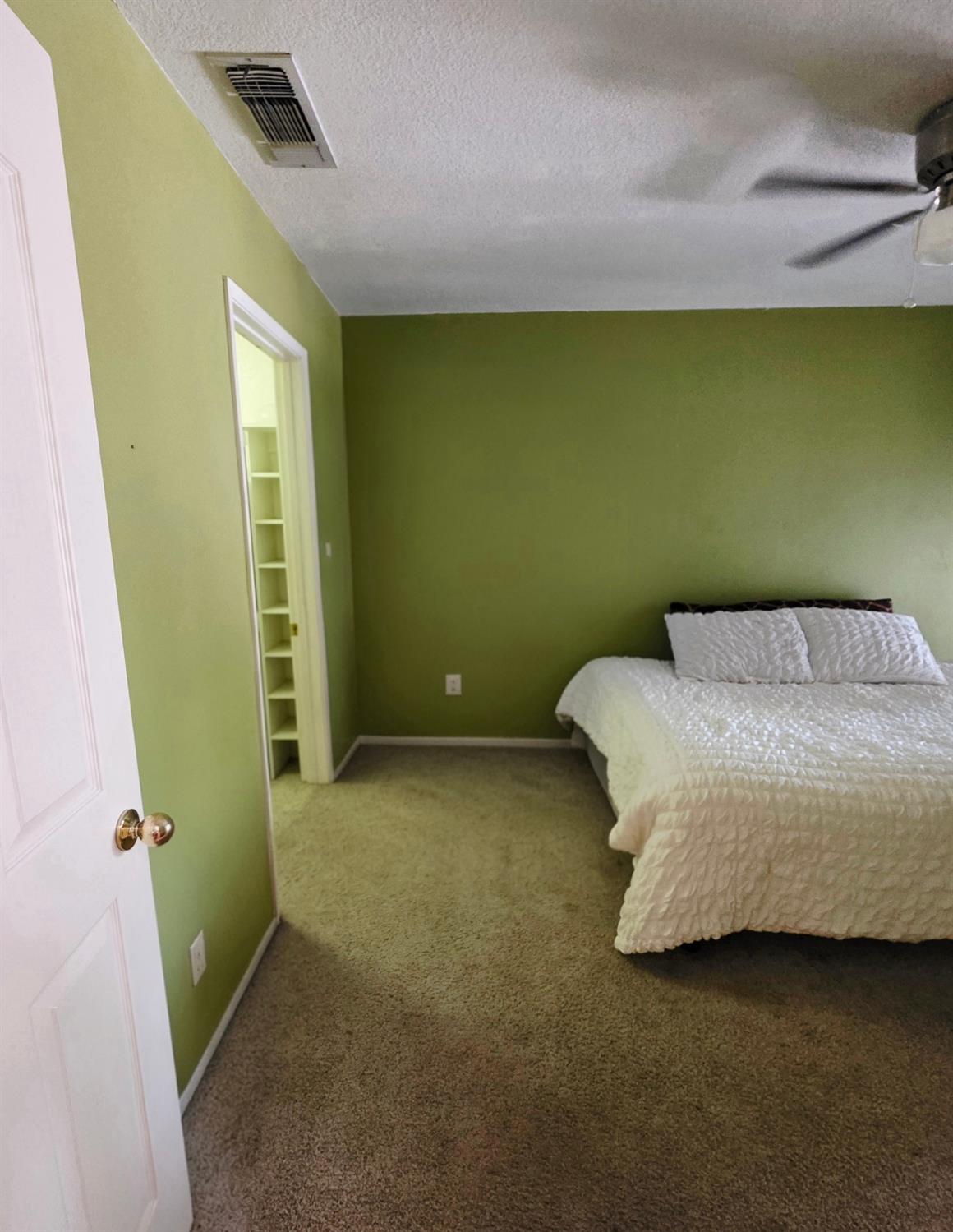 2214 Holt Ave, Sanger, CA 93657