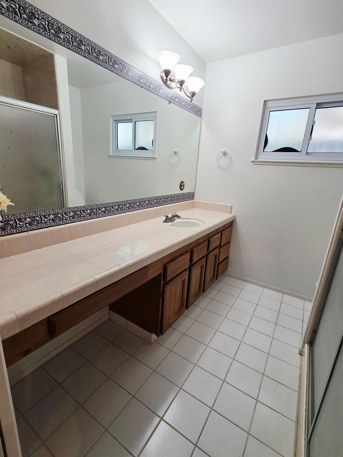 2214 Holt Ave, Sanger, CA 93657