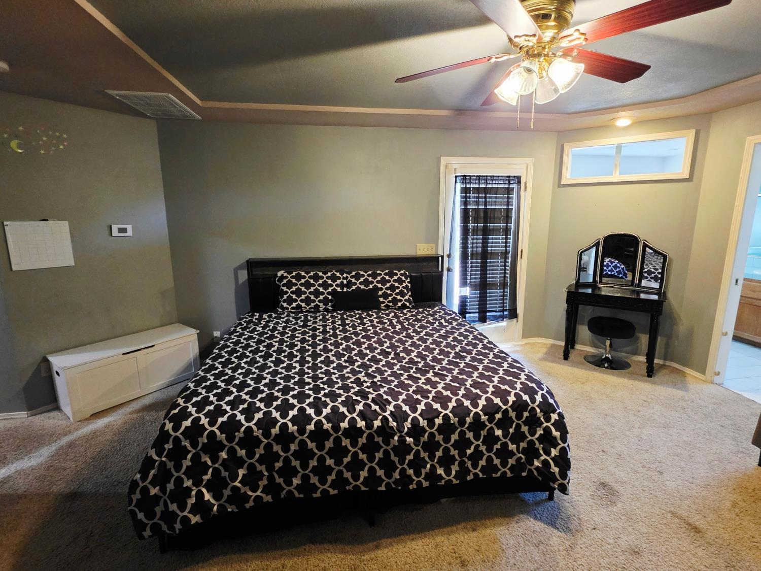 2214 Holt Ave, Sanger, CA 93657