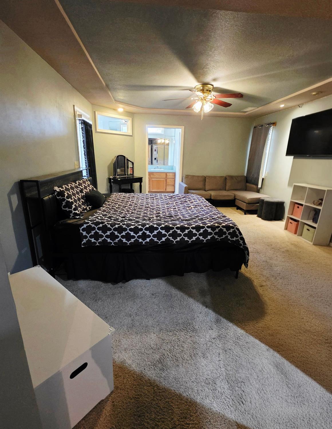 2214 Holt Ave, Sanger, CA 93657