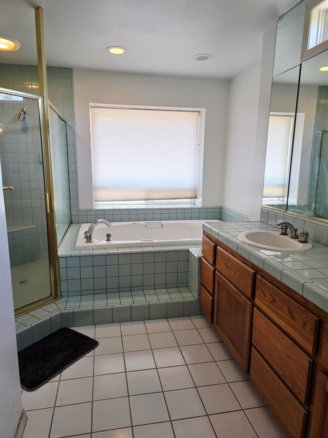 2214 Holt Ave, Sanger, CA 93657