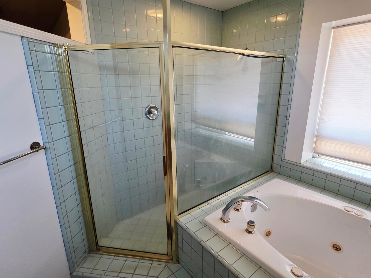 2214 Holt Ave, Sanger, CA 93657