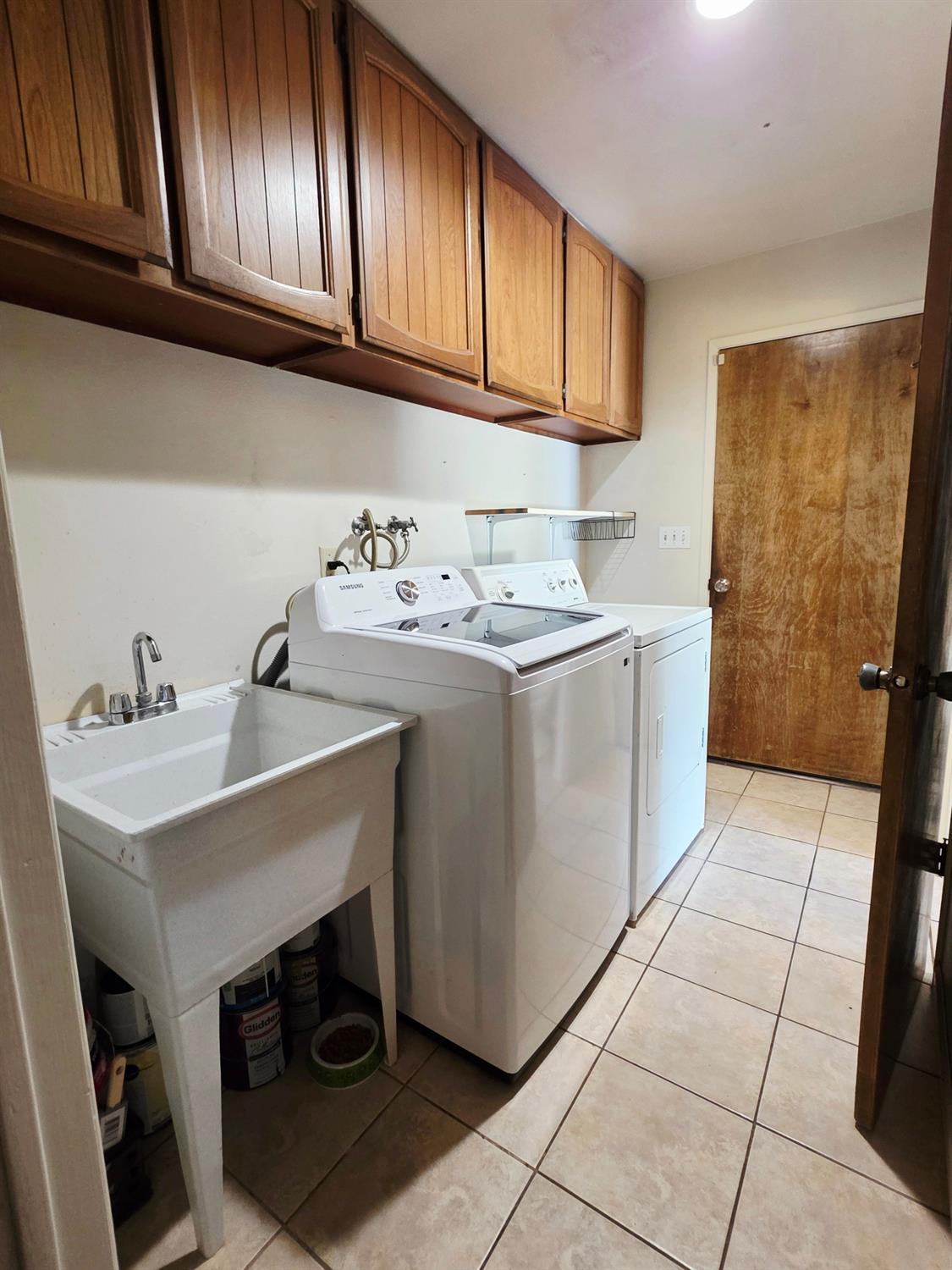 2214 Holt Ave, Sanger, CA 93657
