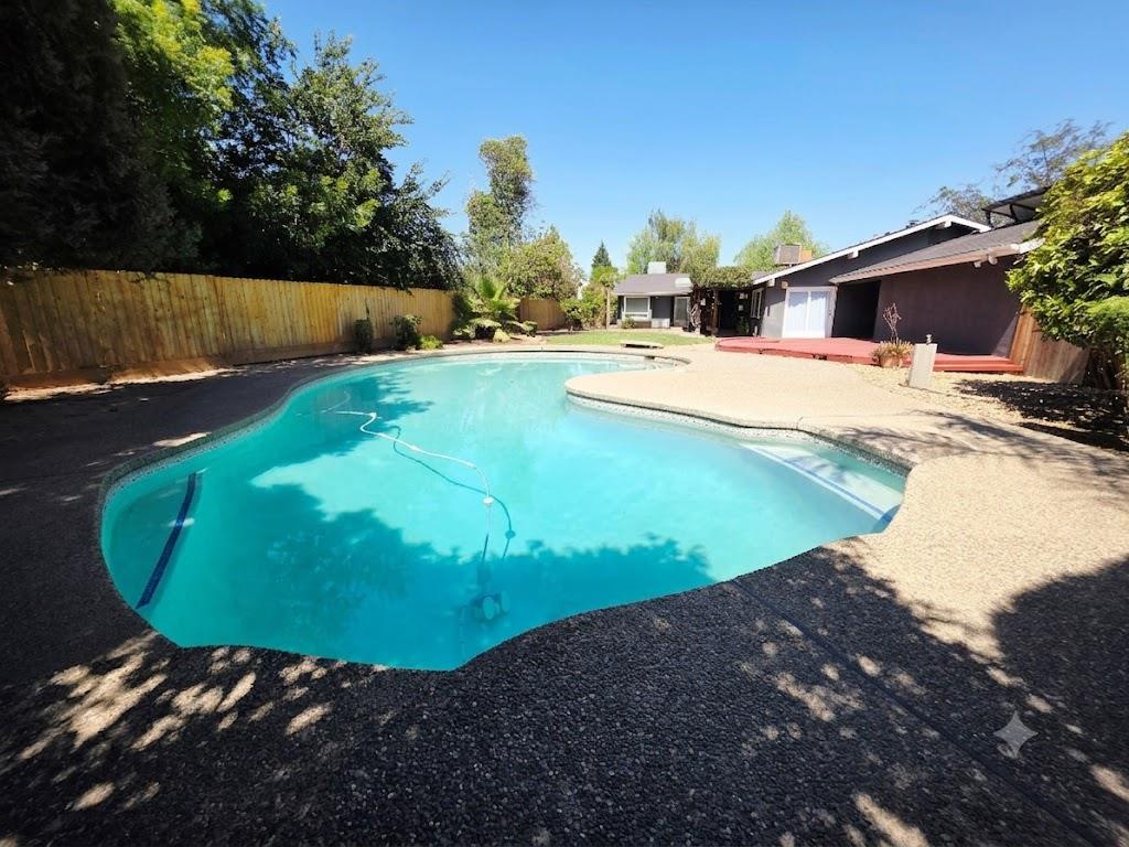 2214 Holt Ave, Sanger, CA 93657