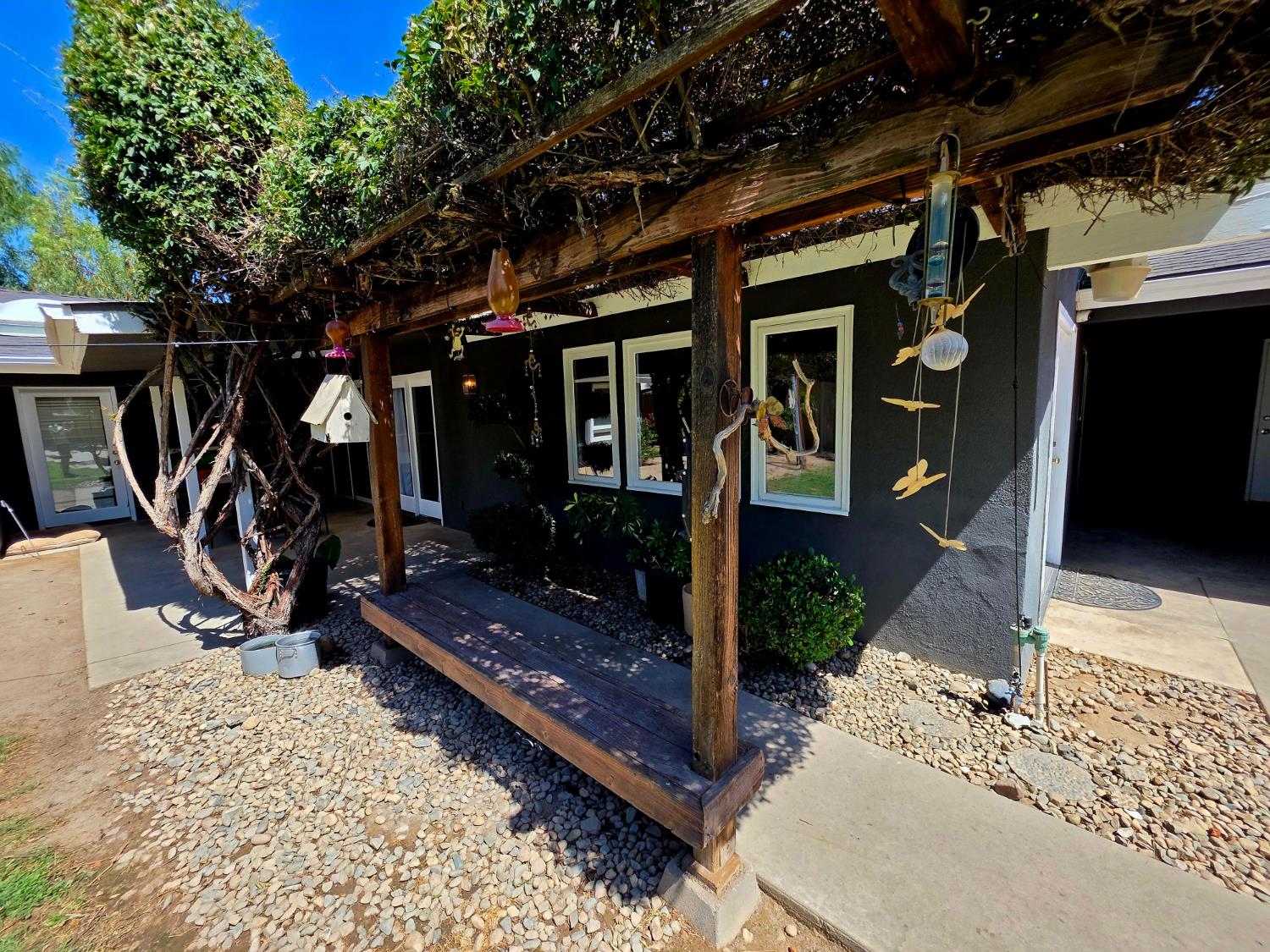 2214 Holt Ave, Sanger, CA 93657