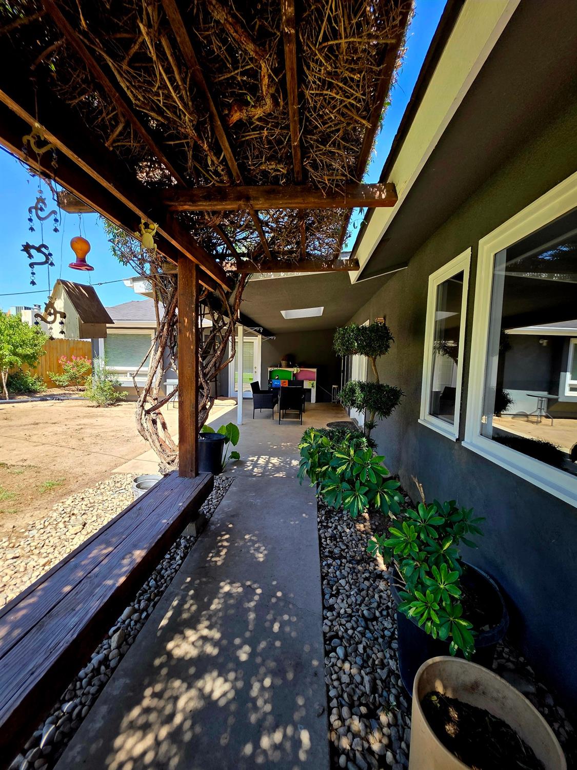 2214 Holt Ave, Sanger, CA 93657