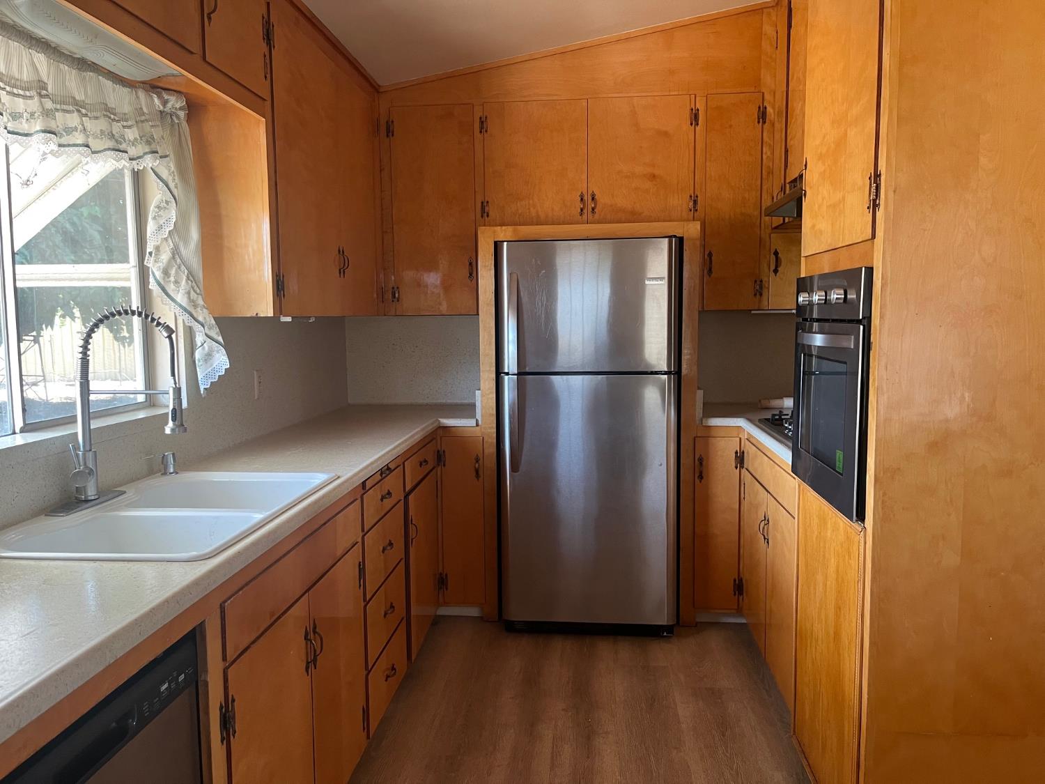 11597 S Academy Ave, Selma, CA 93662