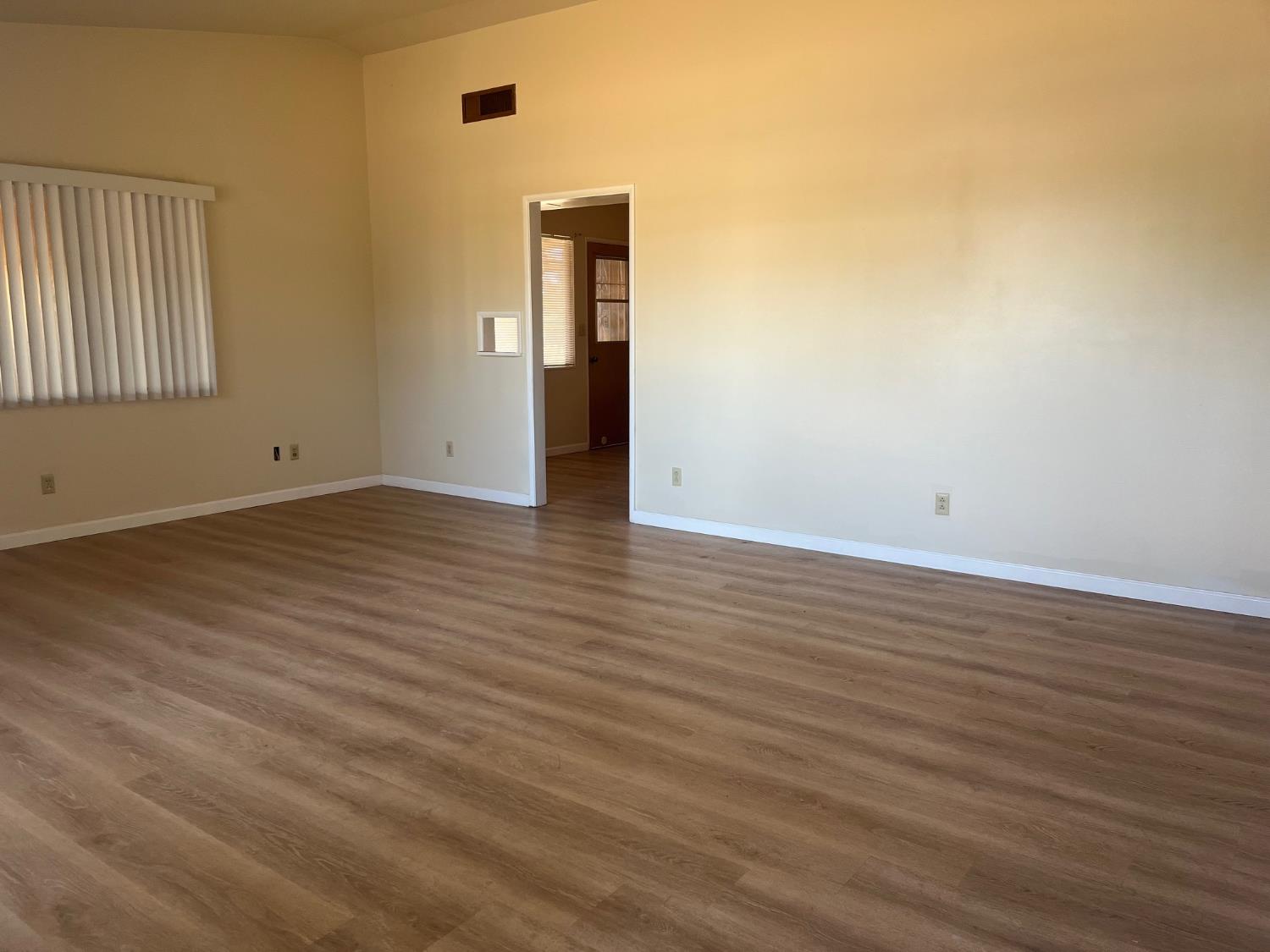 11597 S Academy Ave, Selma, CA 93662