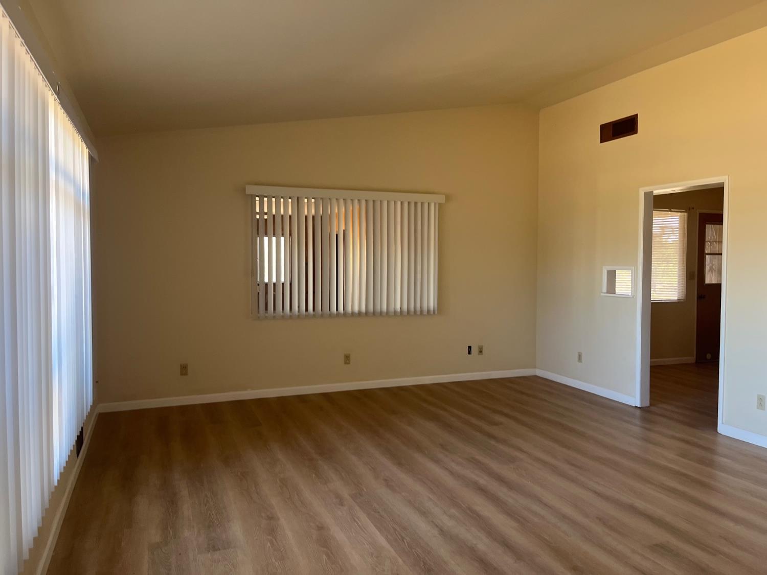 11597 S Academy Ave, Selma, CA 93662