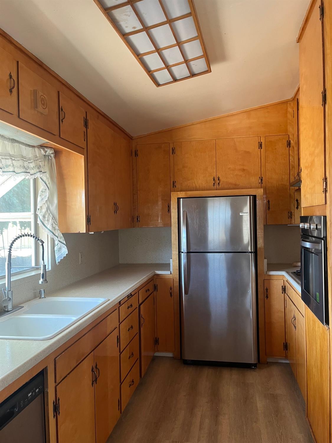 11597 S Academy Ave, Selma, CA 93662