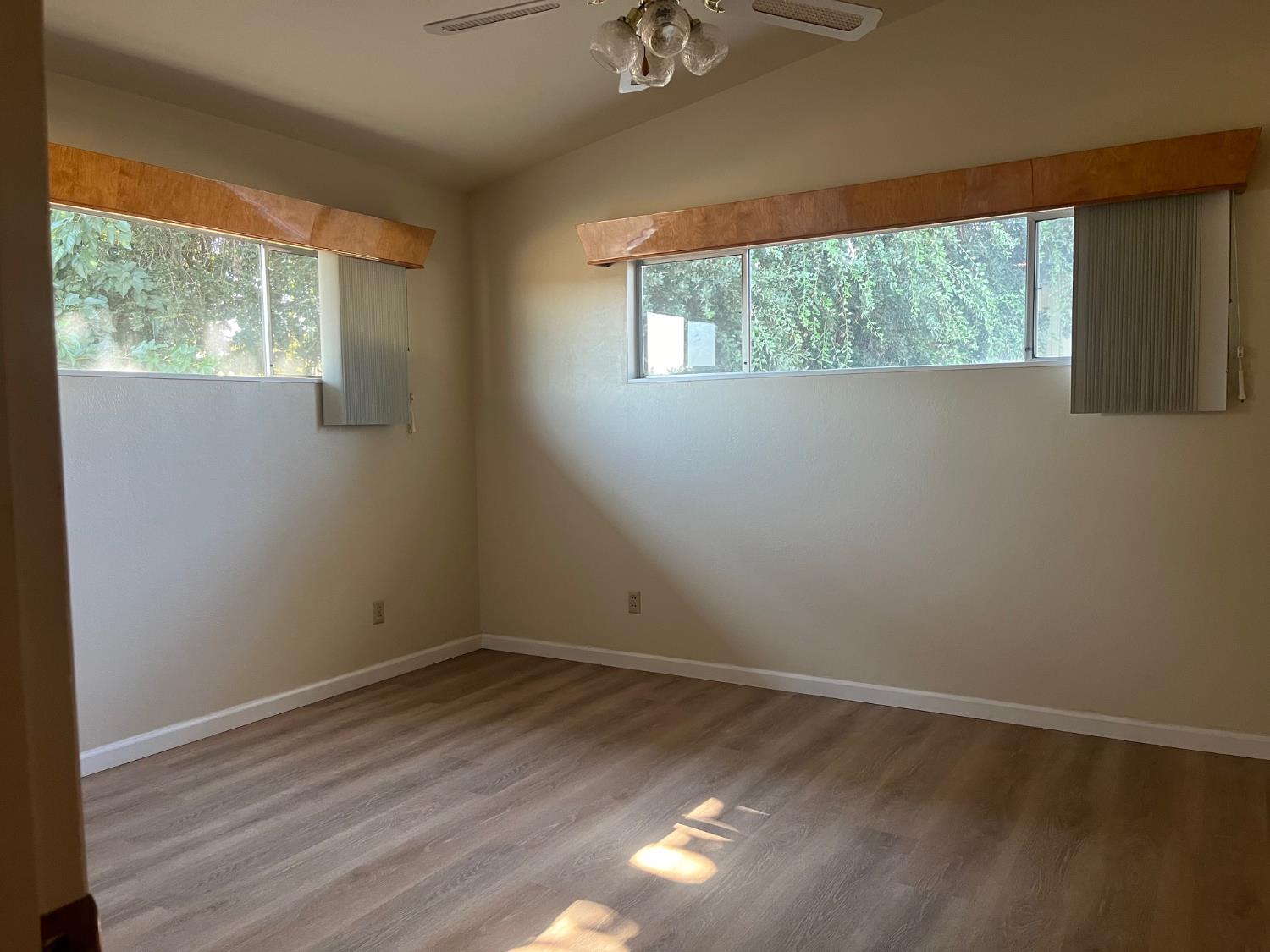 11597 S Academy Ave, Selma, CA 93662
