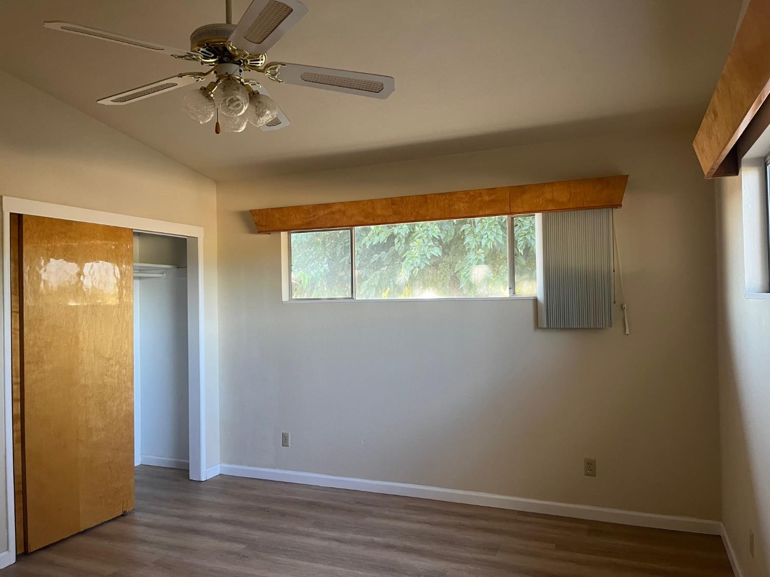 11597 S Academy Ave, Selma, CA 93662